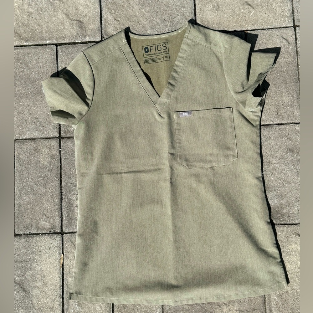 Figs - Catarina One Pocket Scrub top